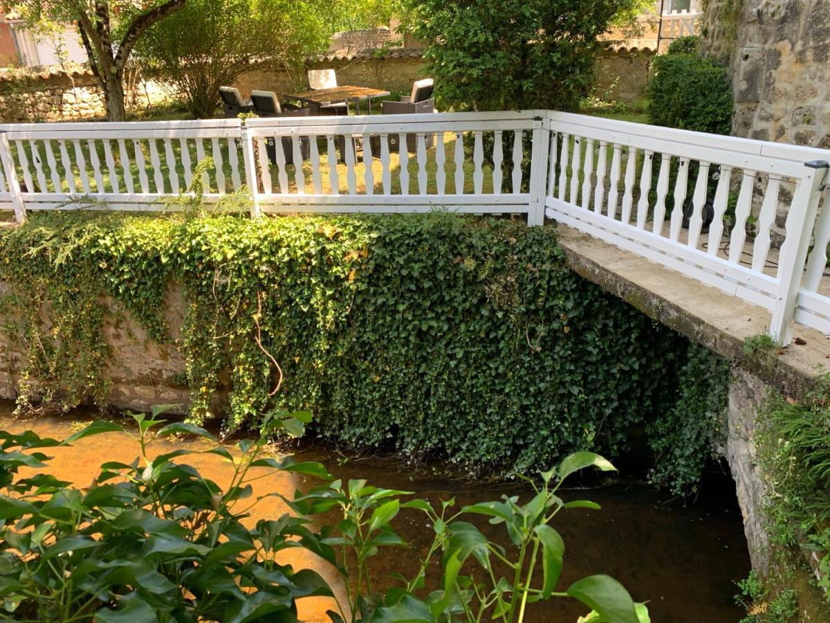 Vila Gite Du Moulin Pranzac Exteriér fotografie